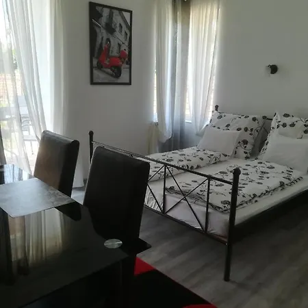 Edina Vendeghaz-Gyenesdias Apartment Exterior photo
