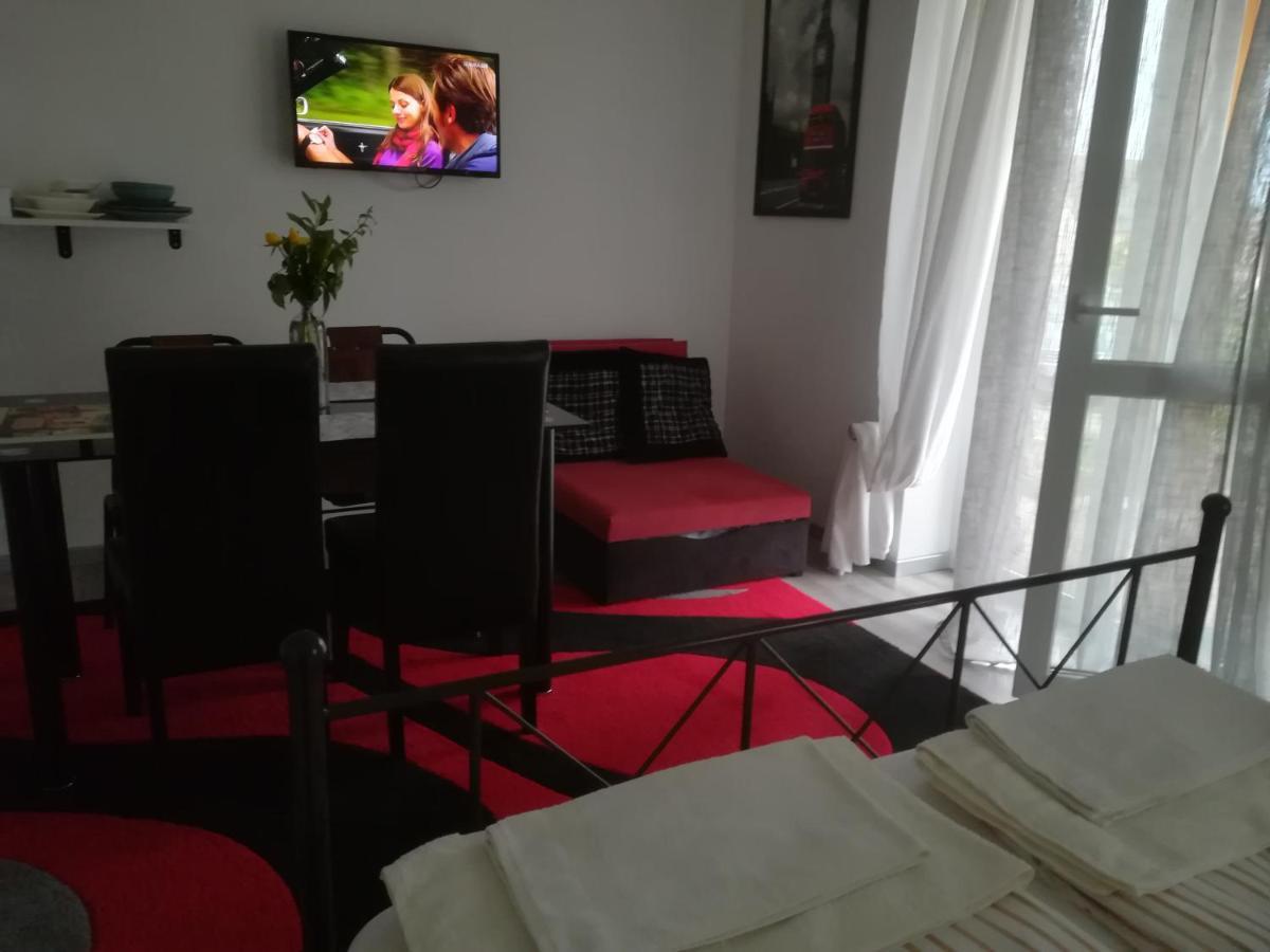 Edina Vendeghaz-gyenesdias Apartment *