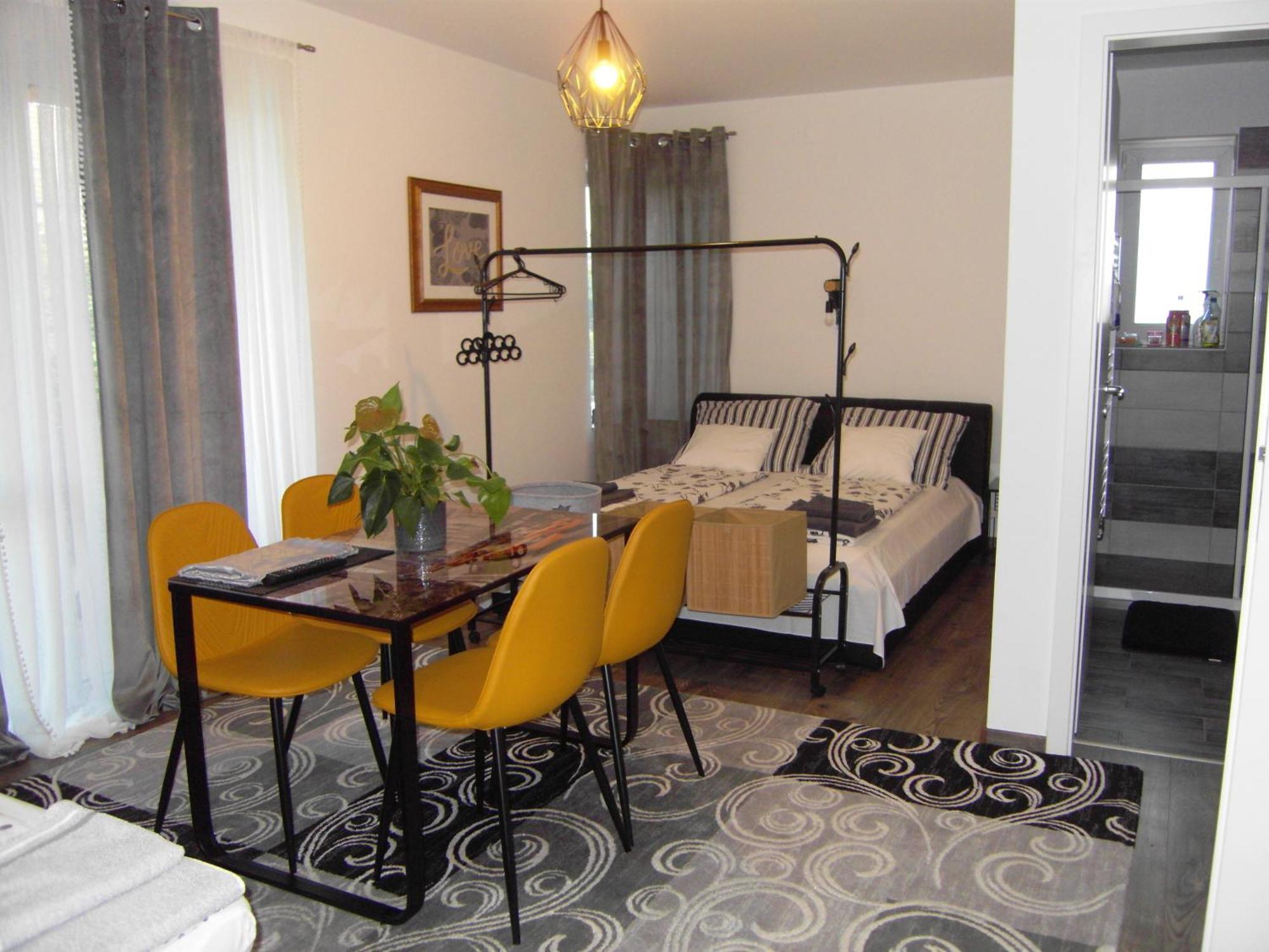 Edina Vendeghaz-gyenesdias Apartment